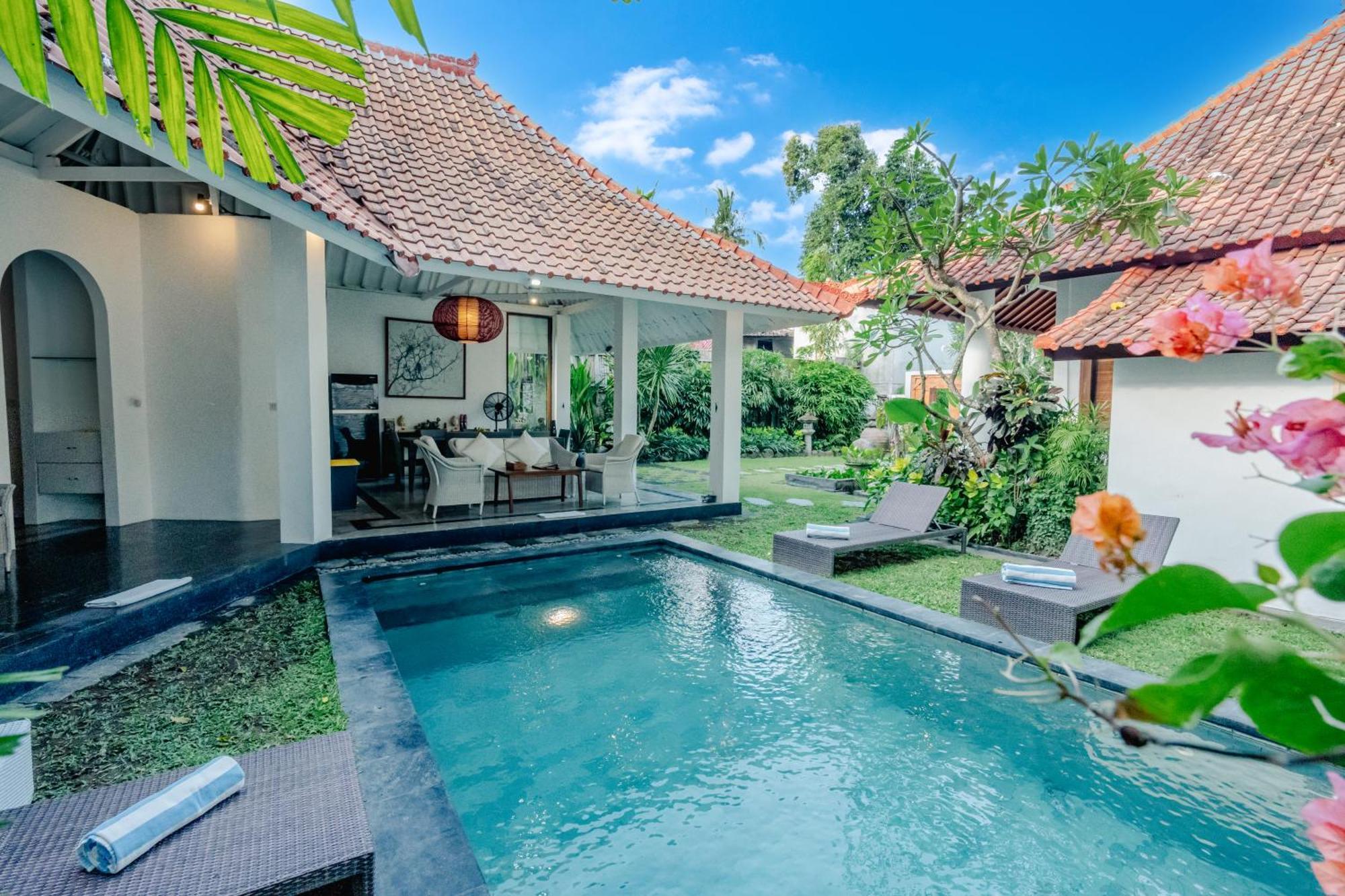 Villa Etnik Seminyak Esterno foto