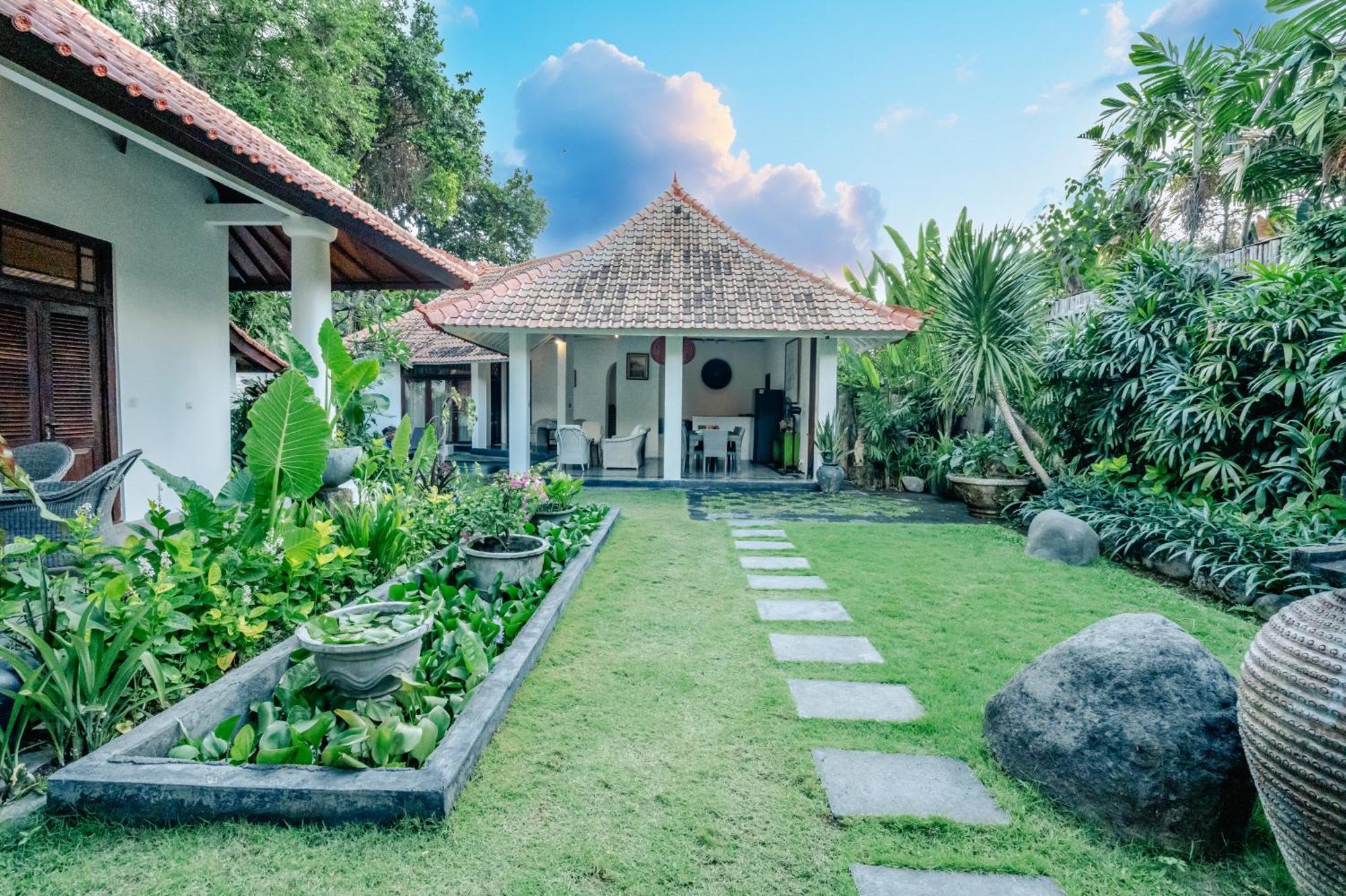 Villa Etnik Seminyak Esterno foto