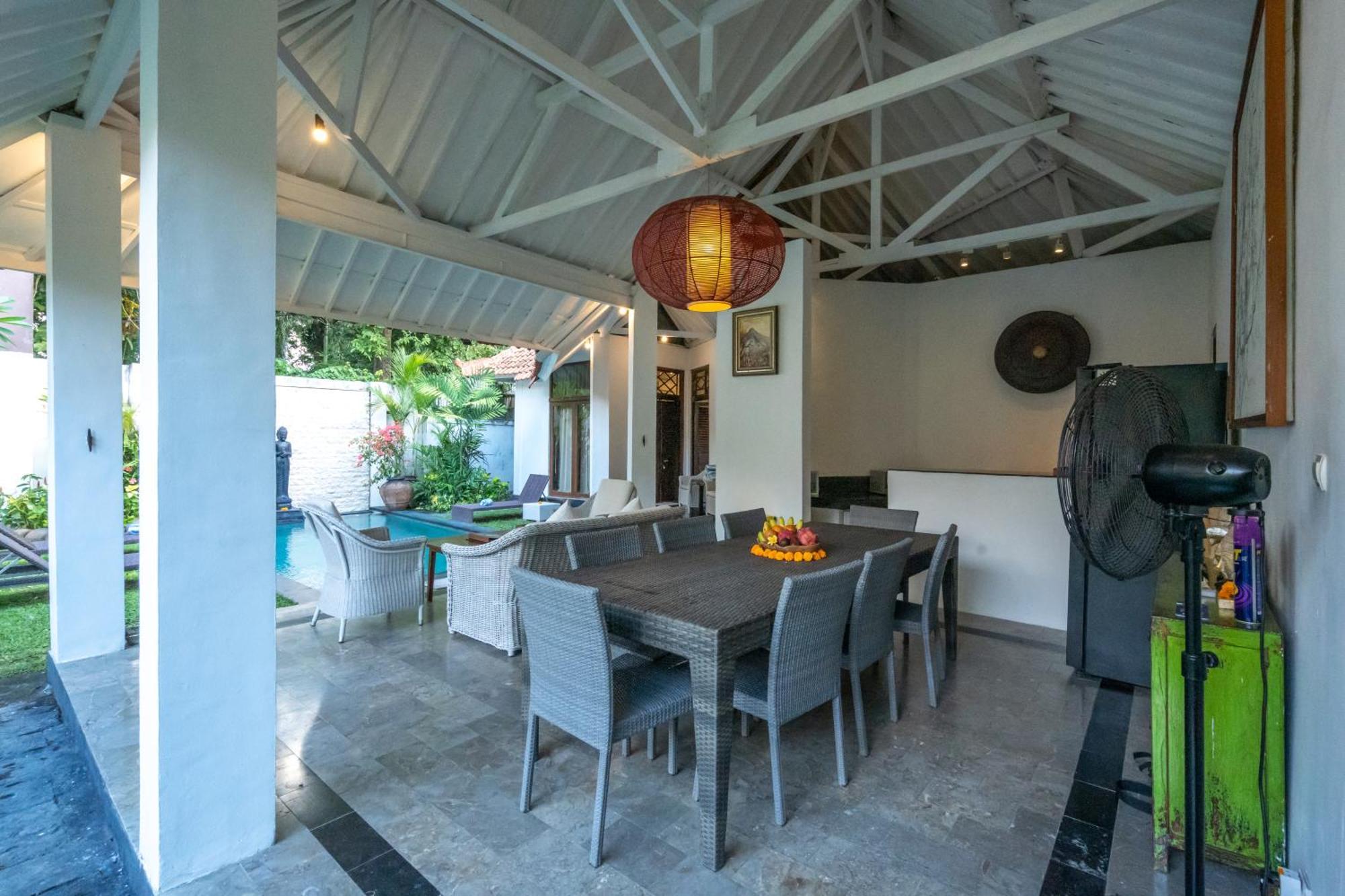 Villa Etnik Seminyak Esterno foto
