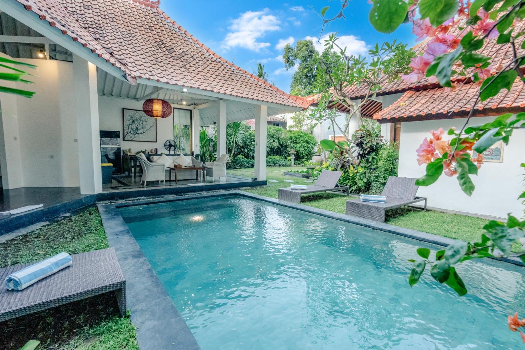 Villa Etnik Seminyak Esterno foto